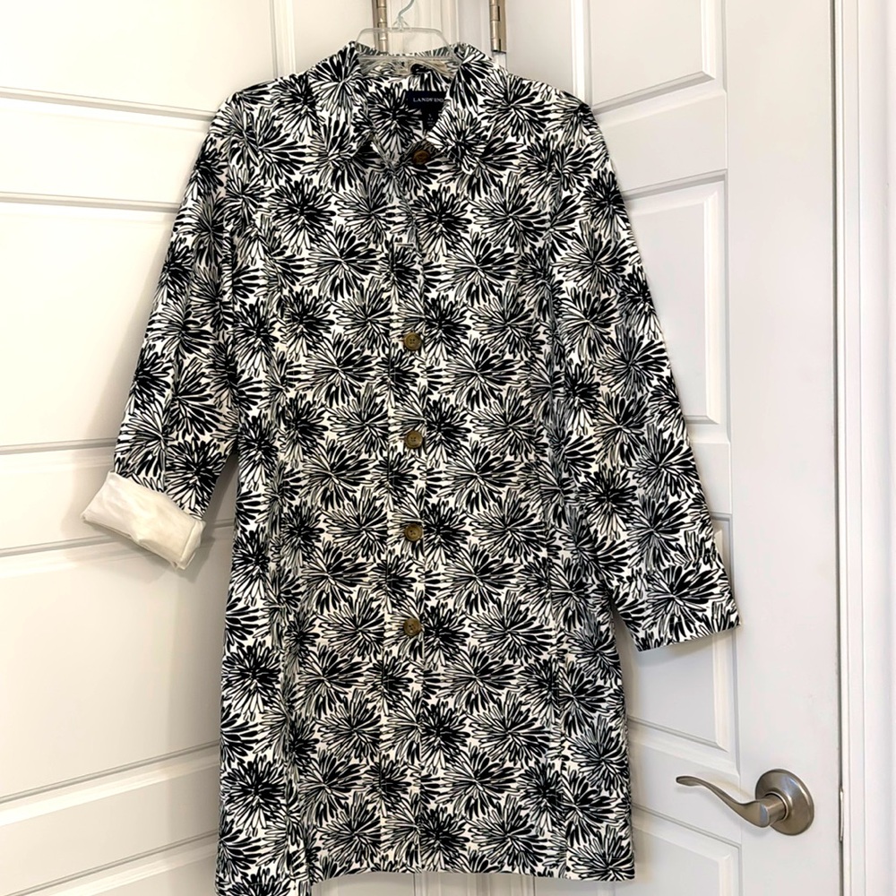 NWT LANDS END NAVY FLORAL SUNSHOWER COAT